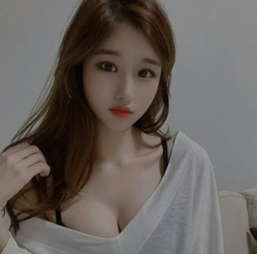 通过陌陌陌到的，本人和照片有点差距，实际胖了一点